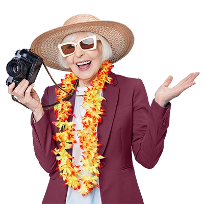 Femme prête pour aller à la plage avec son appareil photo